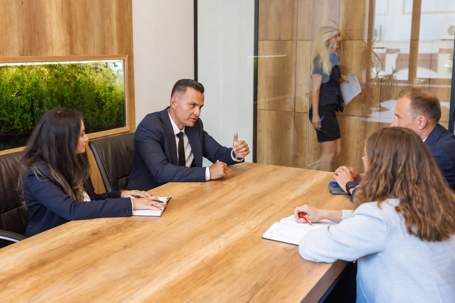 A working discussion within the Murar și Asociații team